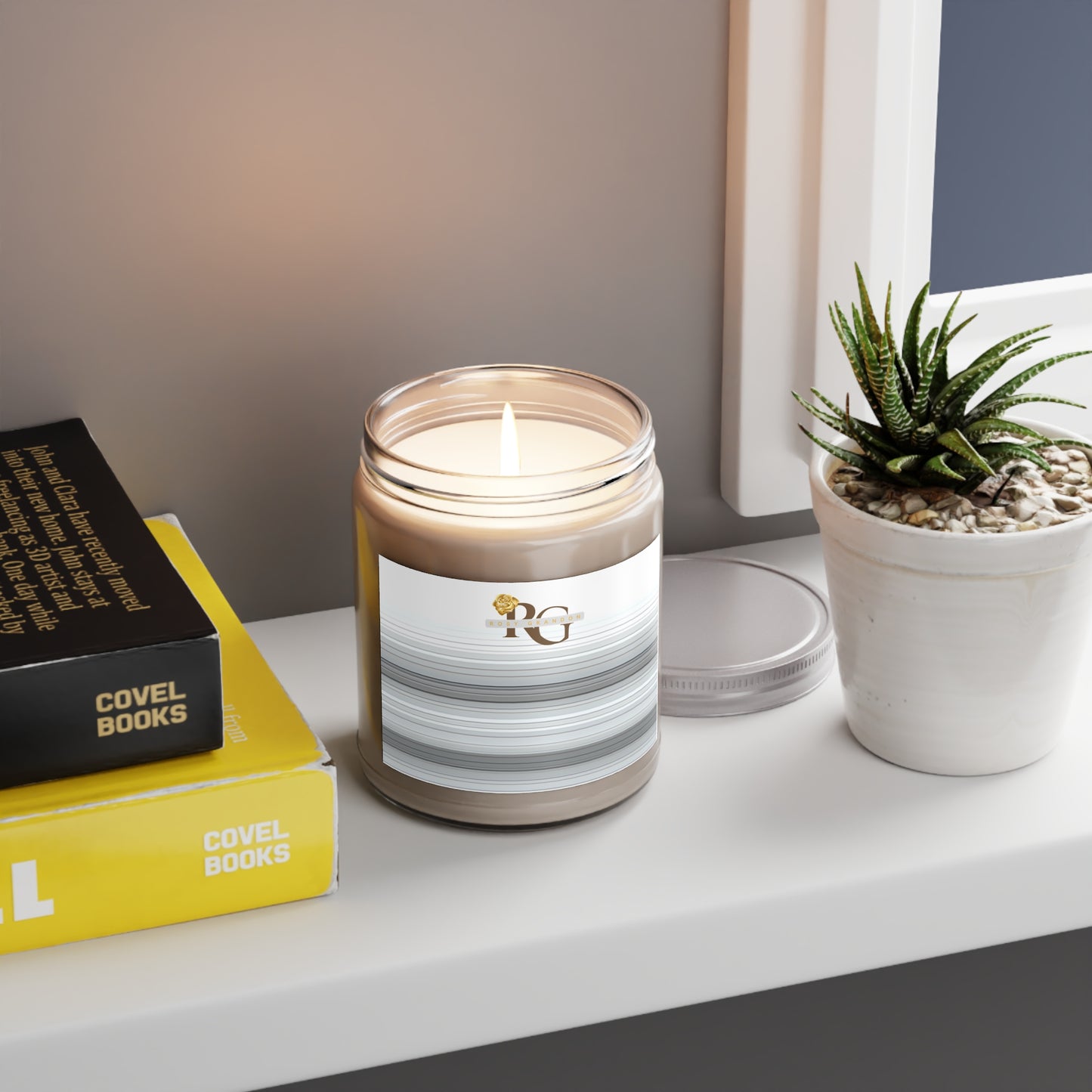 Scented Soy Candle - Chic Home Decor, Relaxing Atmosphere, Gift for Her, Self-Care, Eco-Friendly